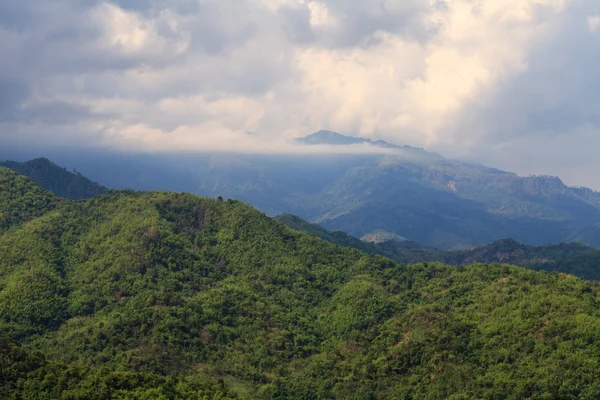 Wunderschöne berglandschaft in phetchabun, thailand — Stockfoto