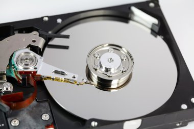 açılan sabit disk ve tornavida