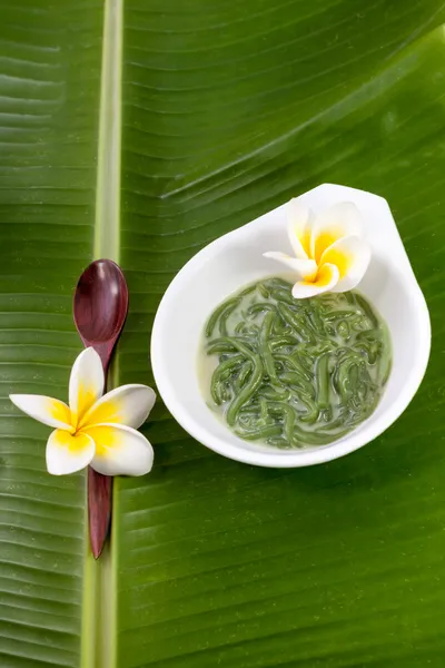 Thai dessert made from rice noodles that eaten with coconut milk , name Lod-Chong — Stock Photo, Image