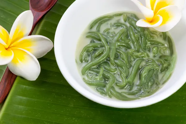 Thai dessert made from rice noodles that eaten with coconut milk , name Lod-Chong — Stock Photo, Image