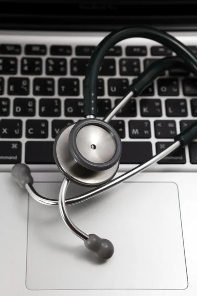 Stethoscope on keyboard laptop — Stock Photo, Image