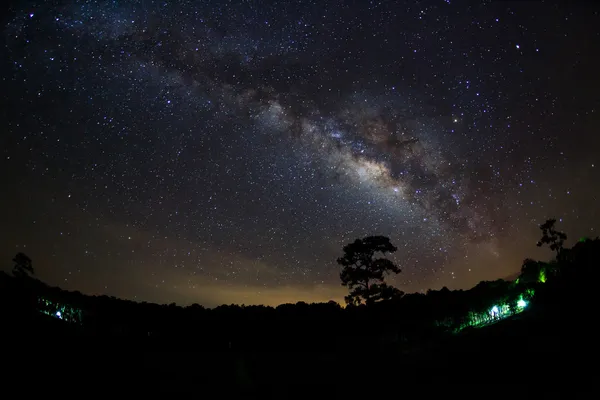 Milky Way at Phu Hin Rong Kla National Park, Phitsanulok Thailand — стоковое фото