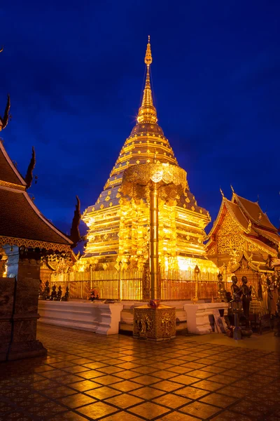 Doi suthep chrám v chiengmai, Thajsko v době soumraku — Stock fotografie
