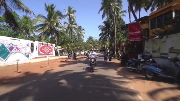 February, 2020 Goa state, India. A tourist drives through an Indian village — Wideo stockowe