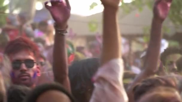 Holi festival, people at a concert in the Borsch bar. north Goa - India - 2020 — Stock Video