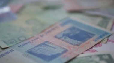 Arka planda dünya para birimlerinin toplanması