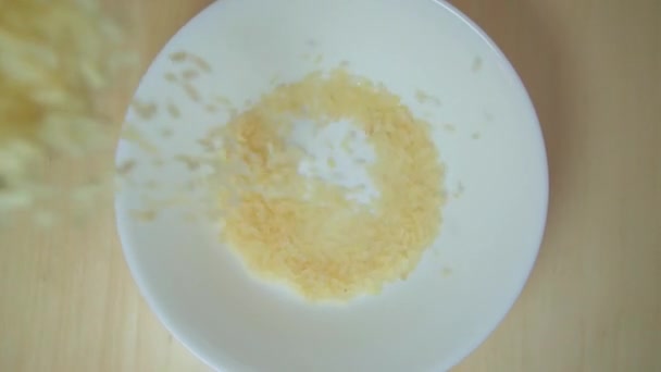 Cooking rice porridge. Useful breakfast. Vegetarian food — Vídeos de Stock