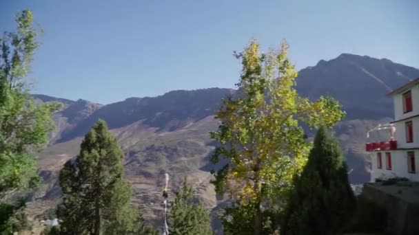 Miejsca podróży artysty Roerich. Świątynia jest wysoko w górach.. — Wideo stockowe