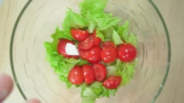 Salata için Yunan peyniri. Salata malzemeleri. Faydalı ve sağlıklı yiyecekler.