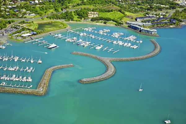 Fotografia aérea sobre Airlie Beach Marina — Fotografia de Stock