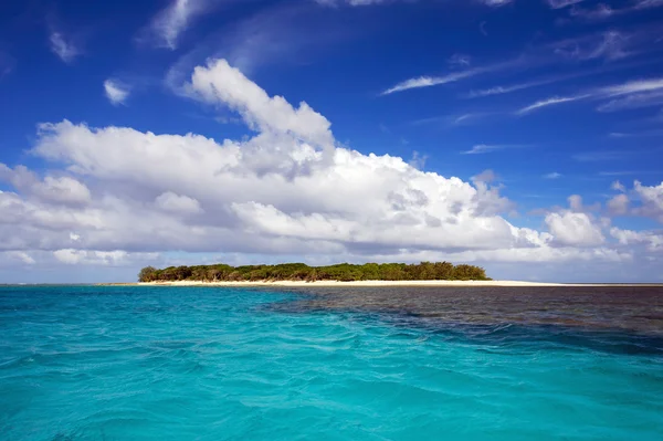 Kleine tropische Insel — Stockfoto