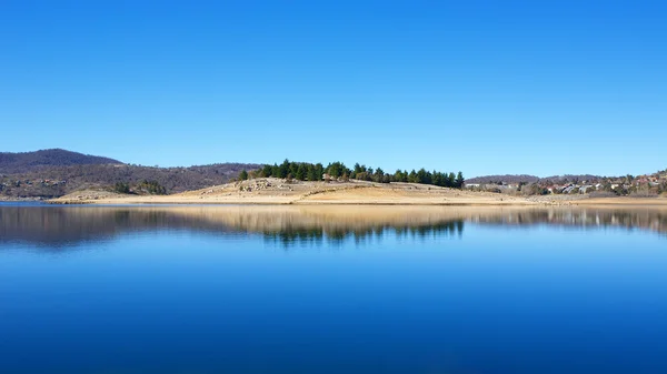 Refleksja nad jezioro niebieski Obraz Stockowy