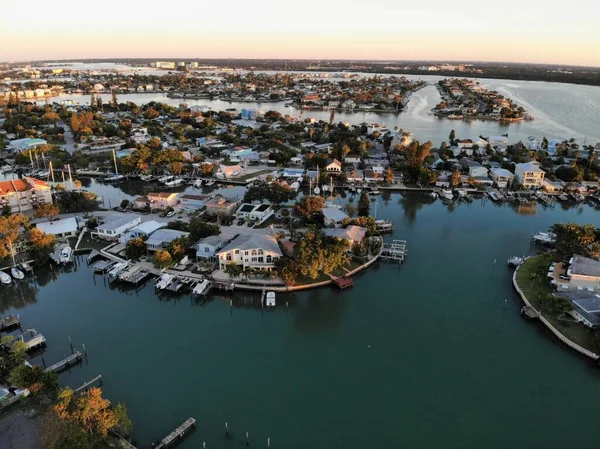 Flygfoto Över Strandvillorna Tidigt Morgonen Nära John Pass Madeira Beach — Stockfoto