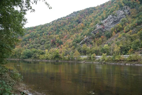 Näkymä Mäelle Syksyllä Lehtineen Lähellä Delaware Water Gap Poconos Pennsylvania — kuvapankkivalokuva