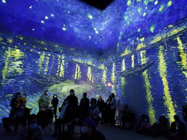 Yukarı Darby, Pennsylvania, ABD - 28 Kasım 2021 Van Gogh sanatının büyük ve görkemli renkli görüntüsü