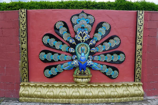 Moundsville West Virginia August 2021 Decorative Wall Peacock Statue Prabhhupada — Stock Photo, Image