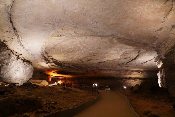 Large Lit Walking Path Mammoth Cave Kentucky — Stock Photo, Image