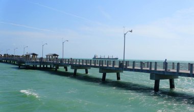 Fort Desoto Park yakınlarındaki balıkçı iskelesi, St Petersburg, Florida, ABD