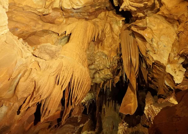 Beautiful Rock Formation Resembles Curtain Diamond Cave Mammoth Cave National — Stock Photo, Image