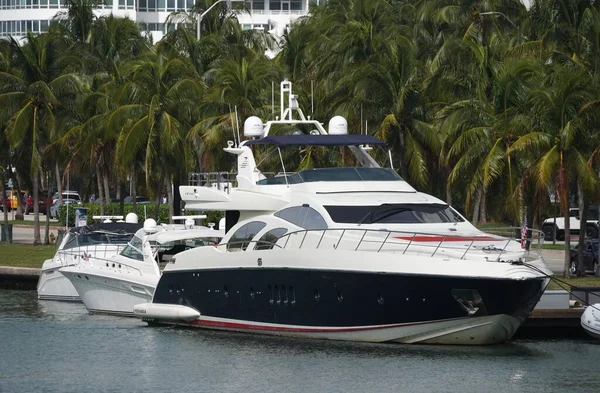 Miami Beach Florida February 2022 Luxury Black White Boat Bay — Stock Photo, Image