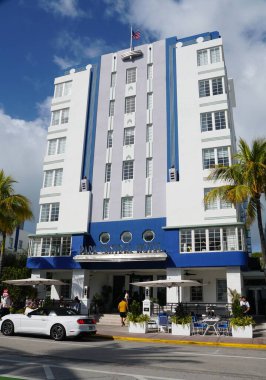 South Beach, Miami, Florida - 18 Şubat 2022 - Ocean Drive 'daki Park Central Otel' in beyaz ve mavi binası