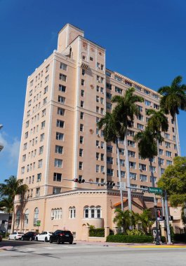 Miami Beach, Florida, ABD - 18 Şubat 2022 Washington Bulvarı 'ndaki Blackstone Apartmanı