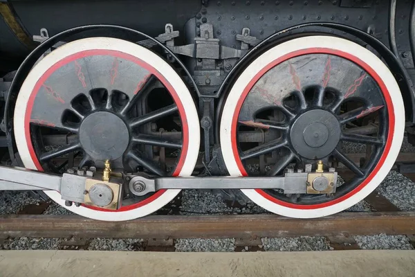 Крупный План Черного Колеса Поезда Треке — стоковое фото