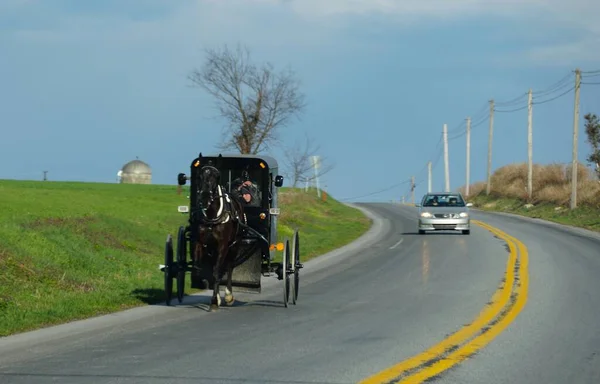 Strasburg Pennsylvania March 2022 Amish Buggy Side Road — Stock Photo, Image
