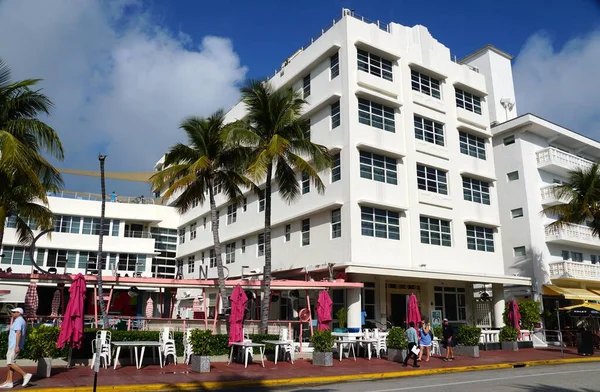 South Beach, Miami, Florida, ABD - 18 Şubat 2022 Ocean Drive 'daki sahil oteli ve tatil köyleri