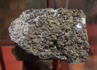 Huaron, Peru 'dan parlak bir Pyrite kayasının yakınında.
