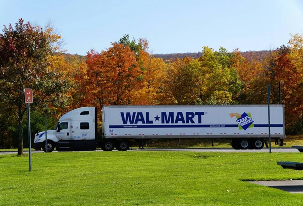 Kirkwood New York Usa Oktober 2022 Walmart Traktor Släpvagn Med — Stockfoto