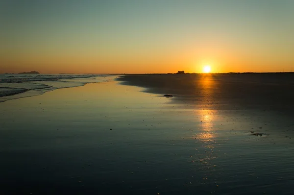 Sonnenaufgang am Strand — Stockfoto