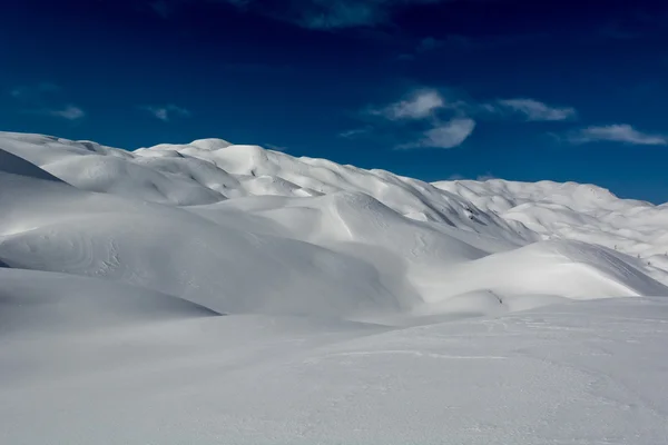 Snö täckta kullar — Stockfoto