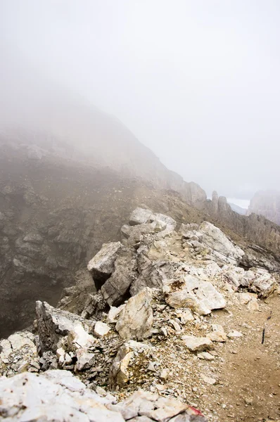 Dimma på bergsryggen — Stockfoto