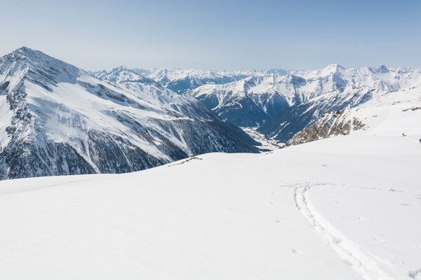 Лыжня с долиной сзади
