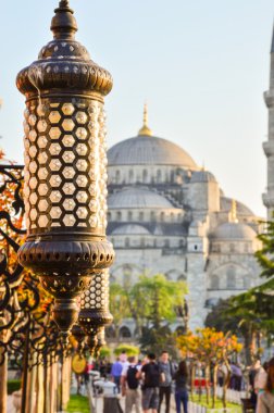 arkadaki mavi cami ile Arapça ışık