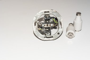 Elektrik sigorta bir çift ile elektrik prizine