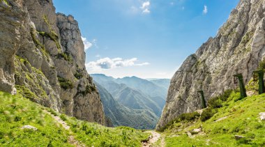 bir Vadi Manzaralı dağ geçidi