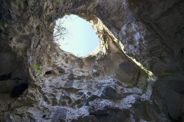 Hole on the top of the cave — Stock Photo, Image