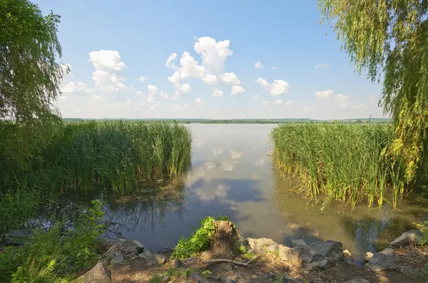 Wasser und Wolken am Balaton — Stockfoto