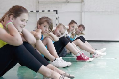 gençlere spor salonu