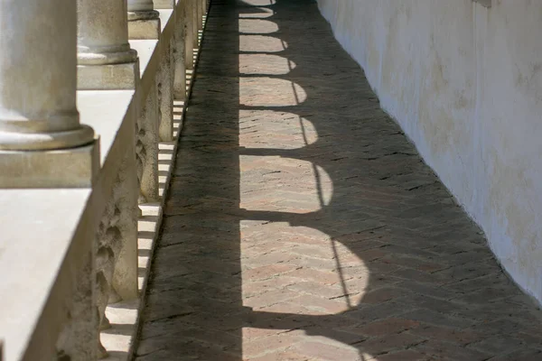 Sunny Building Corridor Arched Colonnade Shadow Pattern Floor — Stock Photo, Image