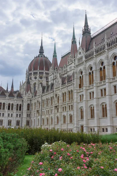 Ala Norte Parlamento Húngaro Detalhe Com Muitas Janelas Budapeste — Fotografia de Stock