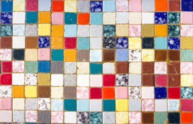 mujer cansada fitness con botella de agua