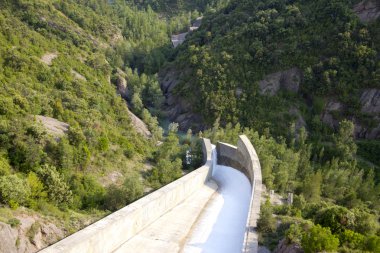 baells baraj kapısı açılır