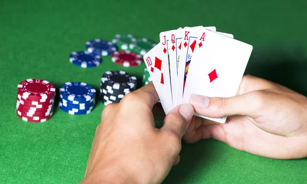 Spelen van poker — Stockfoto