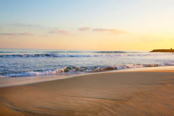 Pôr do sol na praia — Fotografia de Stock