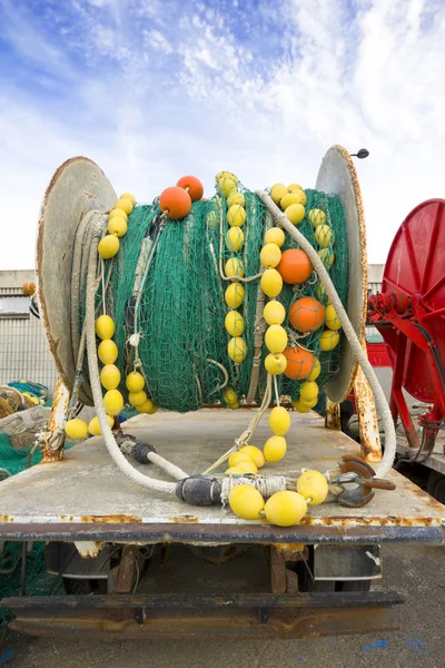 Lastbil med fisknät — Stockfoto