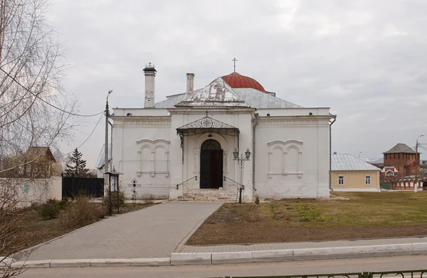 Pequeña iglesia ortodoxa en la antigua ciudad Colomna — Foto de Stock
