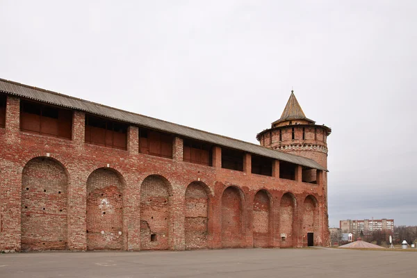 Torn och en vägg av colomna Kreml — Stockfoto